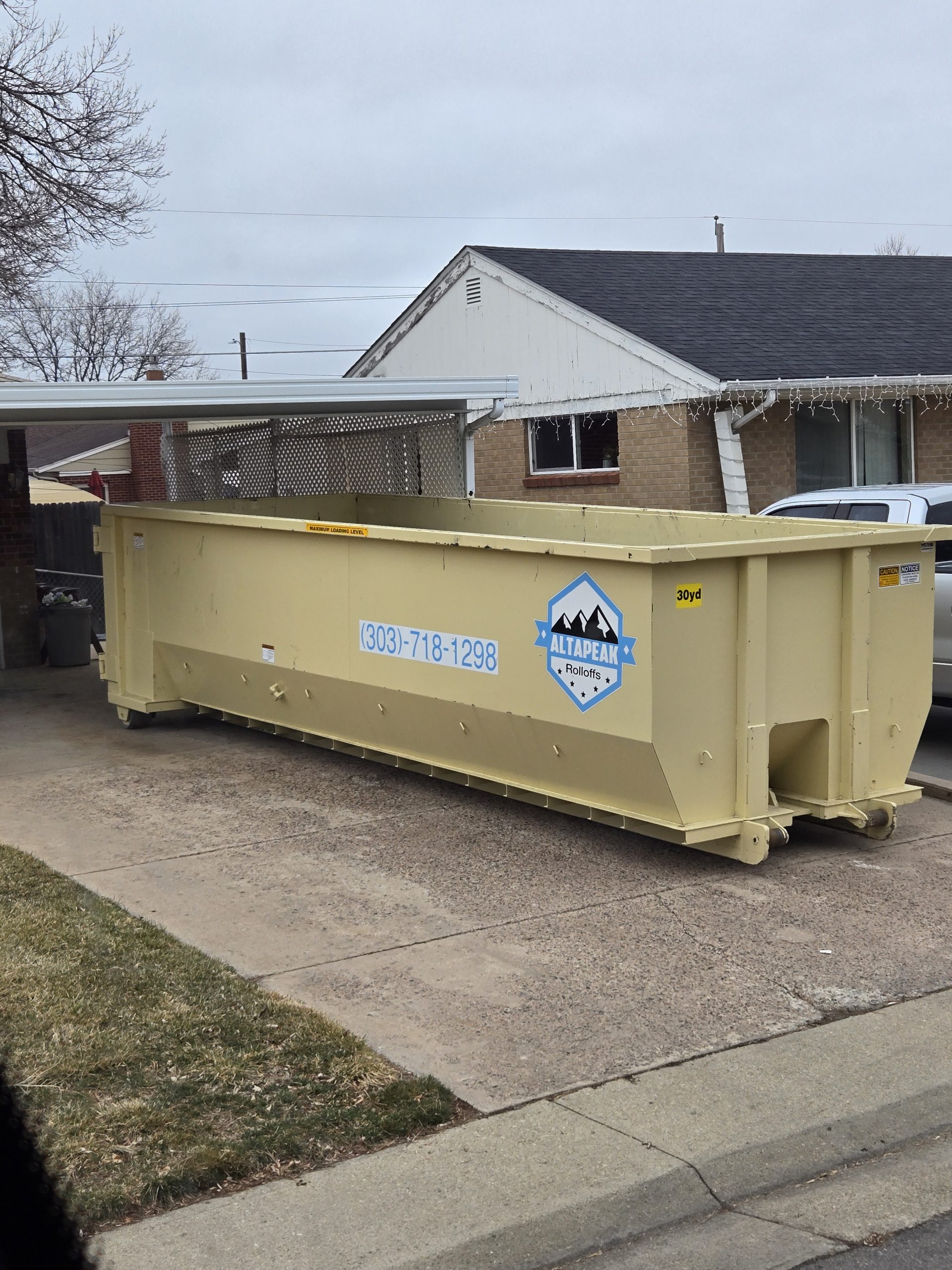 Altapeak Rolloffs dumpster delivered to a Commerce City driveway